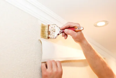 Pose de papier peint à Izotges — revêtements muraux et toiles de verre